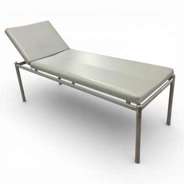 Arztliege,Metallgestell Rundrohr grau, Bezug Leder grau, Kopfteil verstellbar, Ärztekrepp Abroller, H/B/T 65x195x65