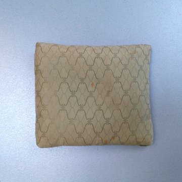 Kissen 42x40 Stickbild, grün, Blumenbuquet, Rücks., lindgrün, glanzgrünes Rautenmuster