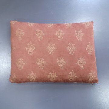 Kissen 38x50 Stilstoff, Samt, fraise creme, Rhomben- Medaillonmuster /   Rückseite fraise,Seidendamast, beige Rosensträuße