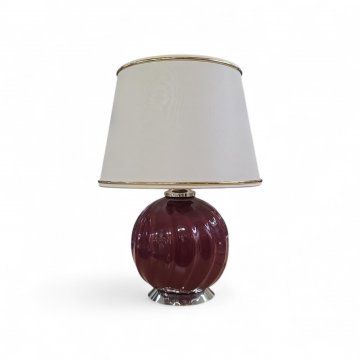 Tischlampe, Keramik, bordeaux-rot, kugelförmig, spiralförmig geriffelt, Messingfuß und-schaft, E27, SK2, H 20cm, ø 13cm, 391/295