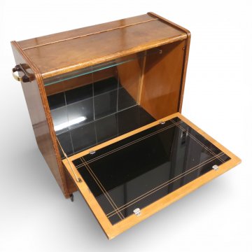 Barwagen, 60erJ.,Nußb., m. geteilter Klappe, innen Spiegelglas ausgekleidet, 69x38, h 69cm