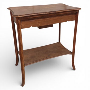 Nähtisch, JUG, Eiche, gewellte Kante, 1 Schub, Klappe, innen Fächer und ovaler Spiegel, 65x40x73 cm. 