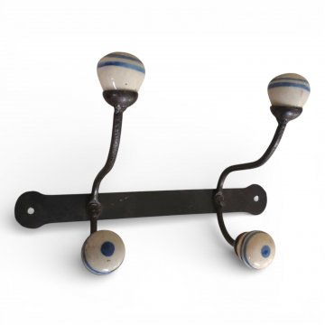 Garderobenleiste, Eisen schwarz, 2 Doppelhaken mit Porzellankugeln blau/weiß, B25