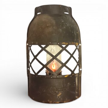 Wandlampe Petrostil elektrifiziert, schwarz Blech, halbrund, Gitter, Glaszylinder, 1-flg. E14, H24