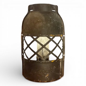 Wandlampe Petrostil elektrifiziert, schwarz Blech, halbrund, Gitter, Glaszylinder, 1-flg. E14, H24