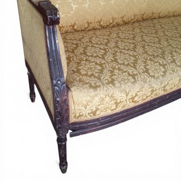 Ohrensofa goldf. Damast 2-sitzig mit losen Sitzkissen, Gestell mahagonifrb., 128x65cm, h 100cm