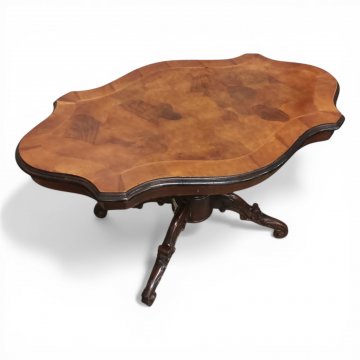 Couchtisch ovale Platte geschwungen, Mittelfuss verziert, 100x60 cm, h 55 cm