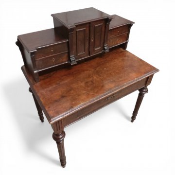 Schreibtisch Nußbaum, 100x67cm, h 118cm, kannelierte Füße, Aufsatz mit 2 Türen und 4 Schüben, untere Schubllade NUR Blende, kein Schlüssel