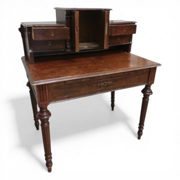 Schreibtisch Nußbaum, 100x67cm, h 118cm, kannelierte Füße, Aufsatz mit 2 Türen und 4 Schüben, untere Schubllade NUR Blende, kein Schlüssel