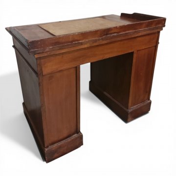Schreibtisch klein Nußbaum, geschnitzte Türen und Schübe, kleine Galerie, 105x56cm, h 74cm