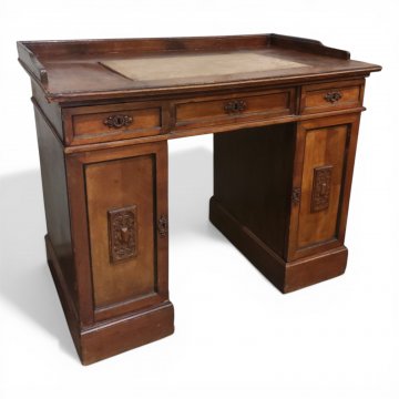 Schreibtisch klein Nußbaum, geschnitzte Türen und Schübe, kleine Galerie, 105x56cm, h 74cm