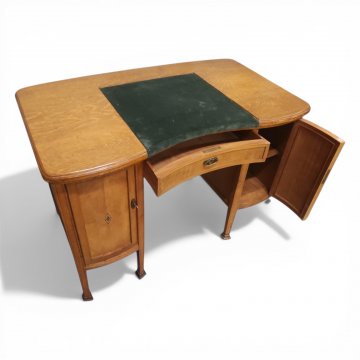 Schreibtisch hell Birke, um 1920, m. Intarsien in Türen, Platteneinsatz grün Samt, 110x60cm, h 77cm