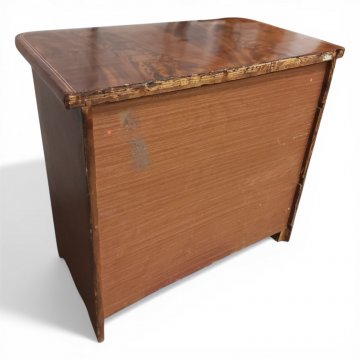 Kommode dkl. Nußb., Biedermeier, m. 3 großen Schüben, innen versetzte Schubblende, 85x50cm, h 79cm