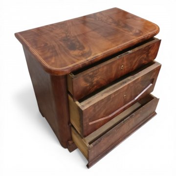 Kommode dkl. Nußb., Biedermeier, m. 3 großen Schüben, innen versetzte Schubblende, 85x50cm, h 79cm