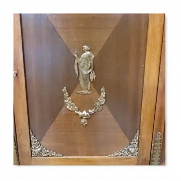 Vitrinenschrank Empire halbhoch Mittelfür geschlossen mit Bronzefigur, reich verziert mit Bronzen, 132x41cm, h 122cm