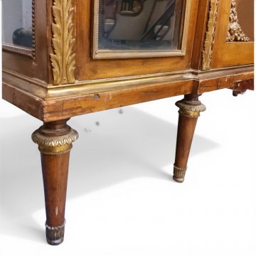 Vitrinenschrank Empire halbhoch Mittelfür geschlossen mit Bronzefigur, reich verziert mit Bronzen, 132x41cm, h 122cm