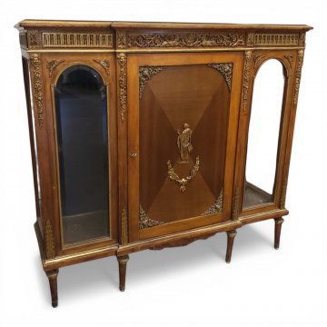 Vitrinenschrank Empire halbhoch Mittelfür geschlossen mit Bronzefigur, reich verziert mit Bronzen, 132x41cm, h 122cm