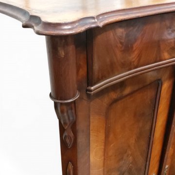 Vertiko Mahag., 2 Türen, 1 Schub, geschwungen, 90x44cm, h 139cm, 1 Schlüssel