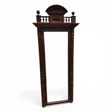 Wandspiegel 1880 mit Säulen und Muschelaufsatz, Nußb., 64x152cm