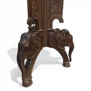 Postament, geschnitzt, mit Elefantenfüßen, 120 cm hoch