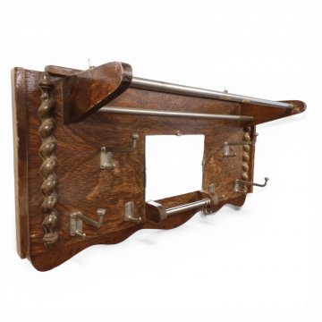 Wandgarderobe, Eiche dkl.braun, seitlich Säulen gedreht, Hutablage, Spiegel, 6 Haken silber, Unterseite gewellt, B87