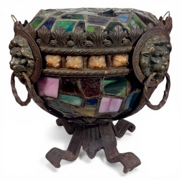 Tischlampe URNE, bleiverglast  farbig, Eisengestell mit Löwenköpfen, E27, Ø35, H34