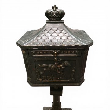 Standbriefkasten, Gußeisen grün/gold patiniert, Posthorn- und Blumenverzierungen, H105xB40xT27