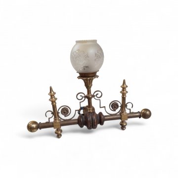 Wandlampe 1880, Messing Rundrohr mit Kugelabschlüssen ,2 Spitzsäulen, 1-flg. E27 70cmB