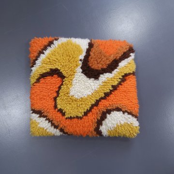 Kissen 30x30 cm Wolle geküpft, 70er Jahre orange braun sandfb. wellenförm. Muster / uni dunkelbraun