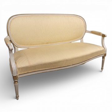 Sofa Louis XVI heller Damast, offene Armlehnen, Gestell weiss/gold, 2-sitzig, +1kl. KISSEN 140x58x90cm, 01/87, 05/101