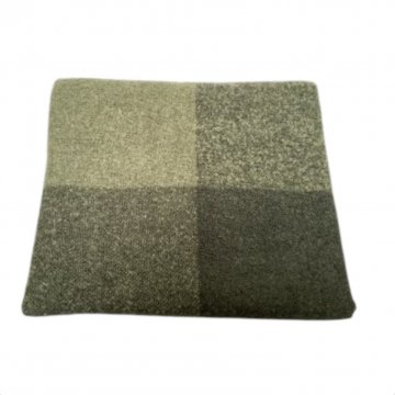 Decke/Plaid,130x160cm, grüne Quadrate, Bouclé, mit Fransen