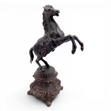 Pferd auf Sockel, Metall, schwarz, 28cm hoch