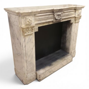 Kamin, FB grau/beige marmoriert, seitliche Säulen, kanneliert, Einsatz, B: 167cm, H: 136cm, T: 56cm
